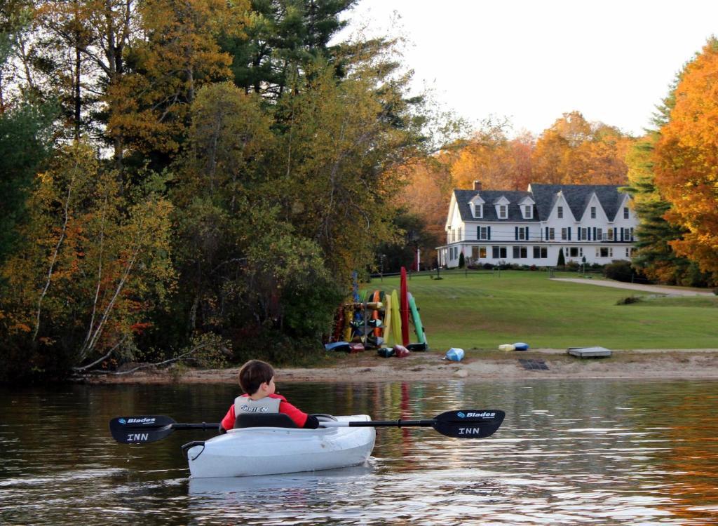 Inn At Pleasant Lake New London Exterior photo