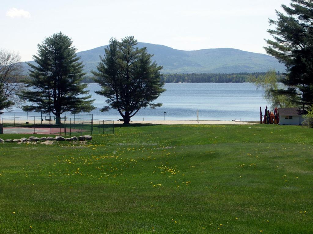 Inn At Pleasant Lake New London Exterior photo